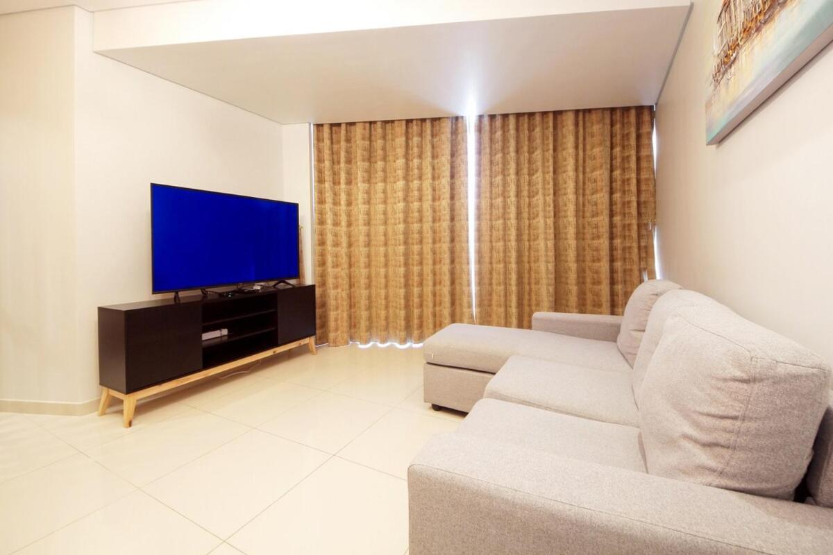 Luxury 2br Paramount Balcony With Pool And Gym Apartment