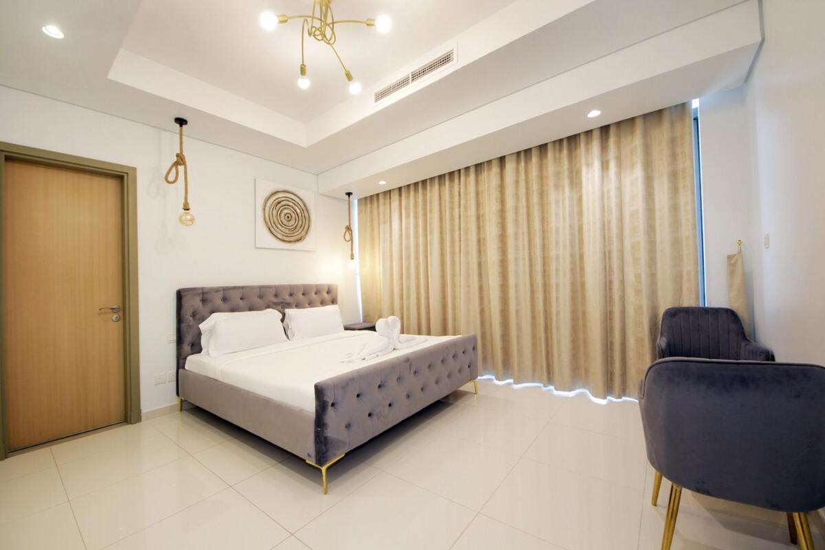 Luxury 2br Paramount Balcony With Pool And Gym * Dubai