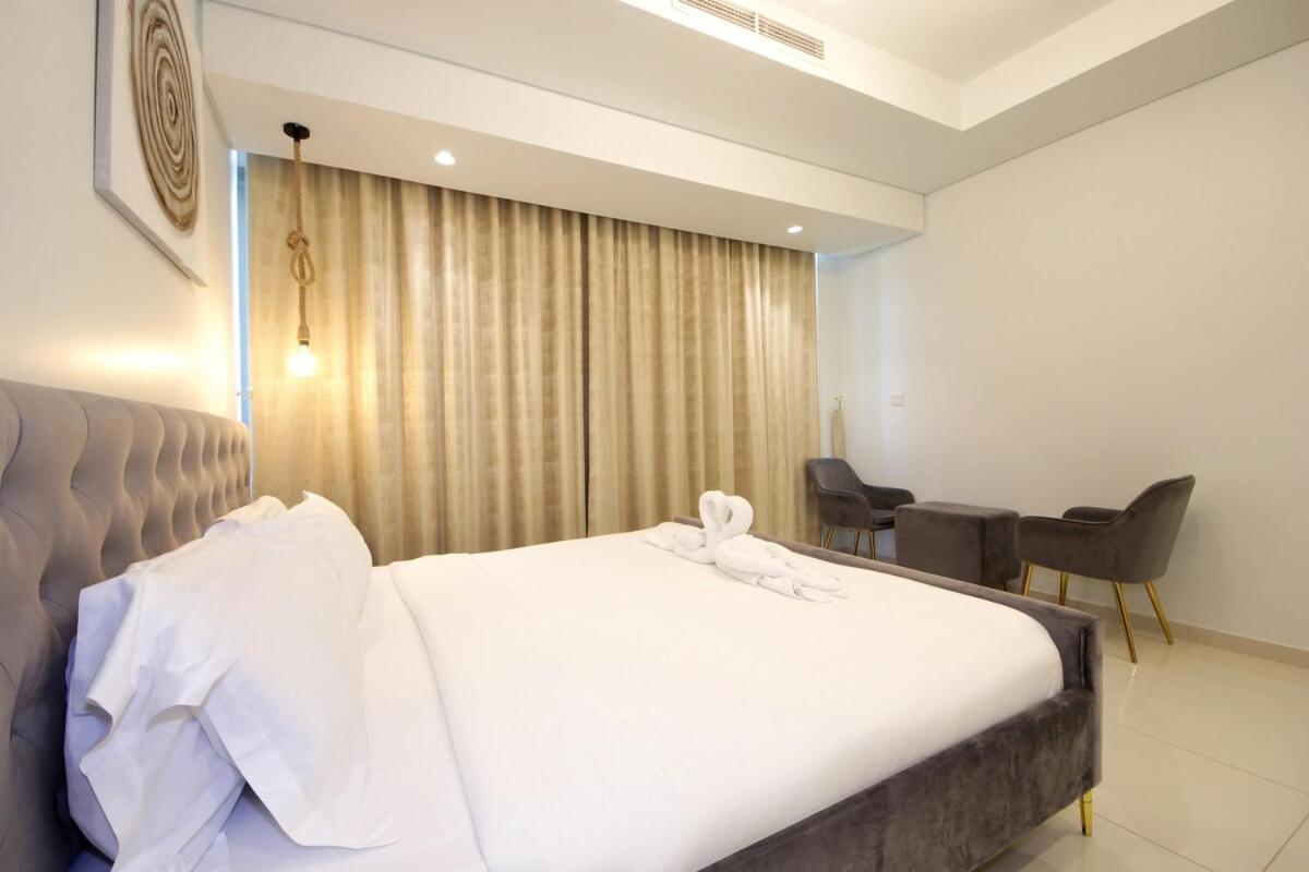 Luxury 2br Paramount Balcony With Pool And Gym Apartment *