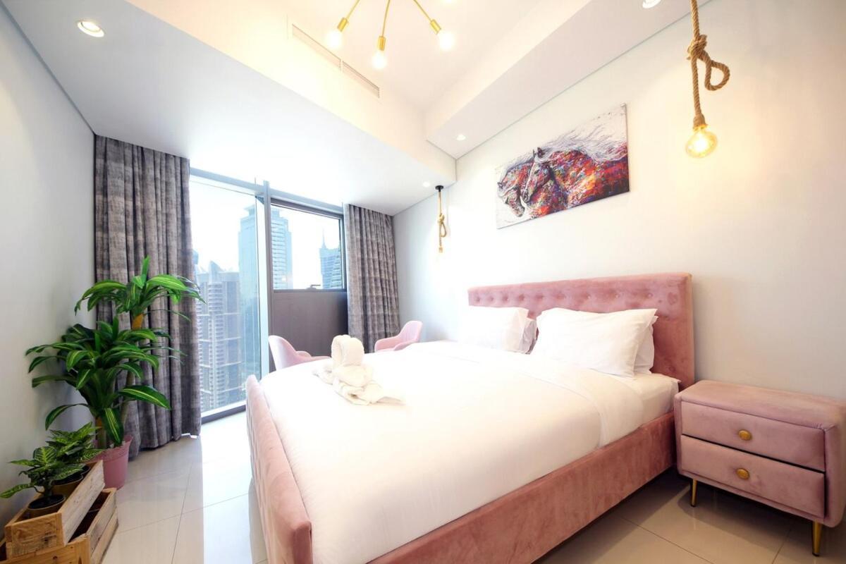 Luxury 2br Paramount Balcony With Pool And Gym Dubai