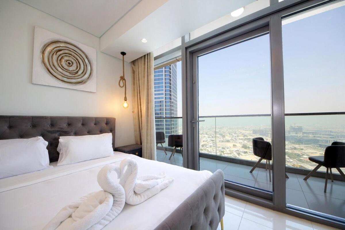 Luxury 2br Paramount Balcony With Pool And Gym