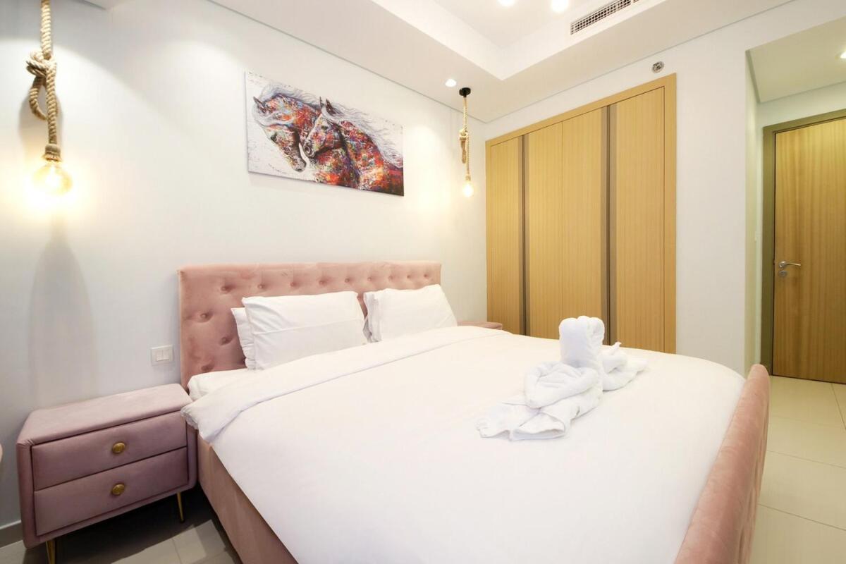Luxury 2br Paramount Balcony With Pool And Gym * Dubai