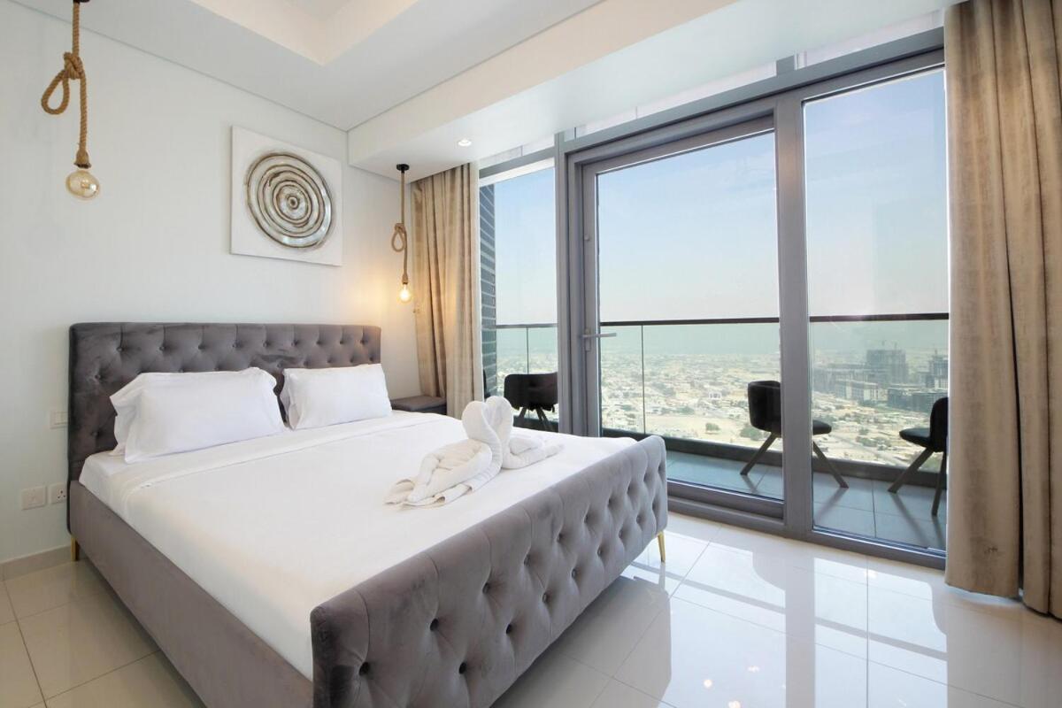 Luxury 2br Paramount Balcony With Pool And Gym Dubai