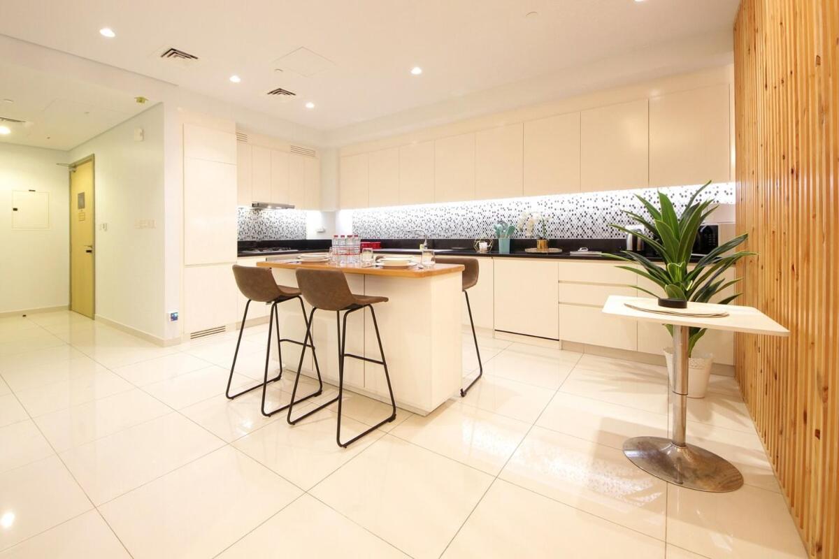 Luxury 2br Paramount Balcony With Pool And Gym Dubai
