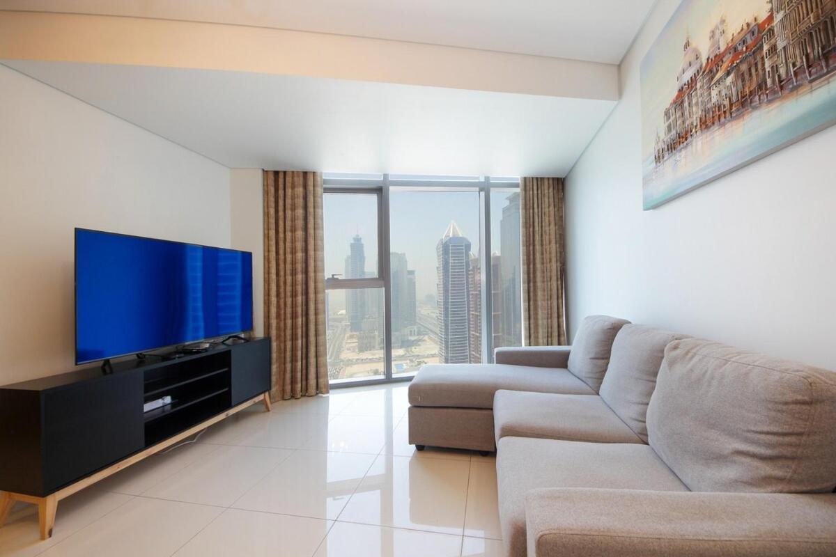 Luxury 2br Paramount Balcony With Pool And Gym Apartment